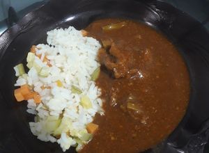 Una foto de Bistec al chile Pasilla con nopales