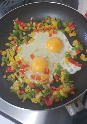 Una foto de Huevo revuelto con pimientos