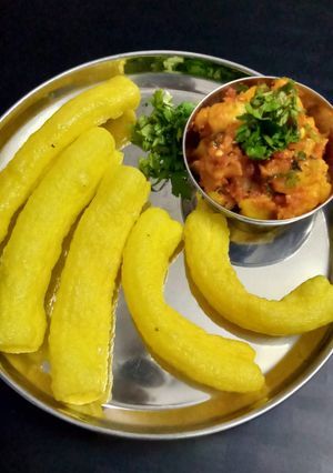 ભૂંગળા બટેકા(Bhungla bateta recipe in Gujarati) રેસીપી મુખ્ય ફોટો