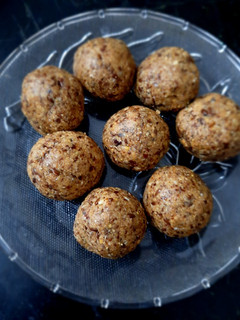A picture of Oats & flaxseed laddu with Peanut butter.