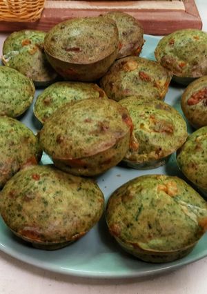 Spenótos- füstölt sajtos muffin recept fotója