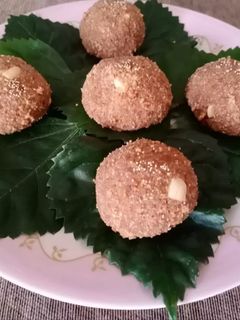 ચુરમા ના લાડુ (Churma Ladoo Recipe In Gujarati) રેસીપી મુખ્ય ફોટો