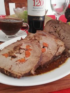 Una foto de Carne mechada a la chilena