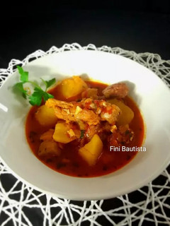Una foto de Patatas con costilla adobada y chorizo de jabalí