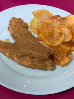 Una foto de Secreto ibérico de cerdo con salsa de mostaza y miel