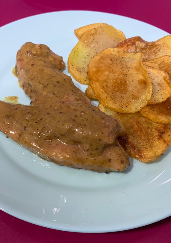 Una foto de Secreto ibérico de cerdo con salsa de mostaza y miel