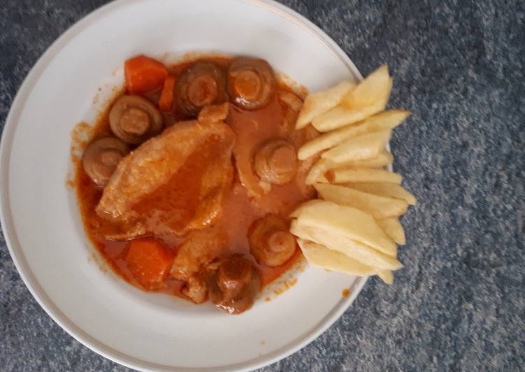 Lomo en salsa con champiñón y zanahoria