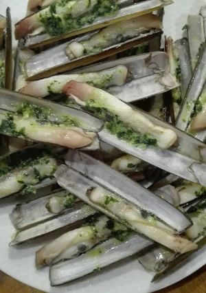 Foto principal de Navajas a la plancha con ajo y perejil