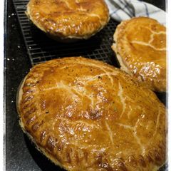 A picture of Corn Beef pie.