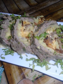 Une photo de Roulé viande hachée oignon caramélisé avec du fromage