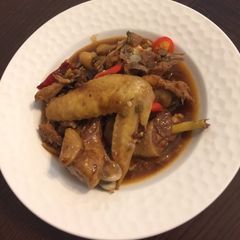 A picture of Chicken stew with bean paste.