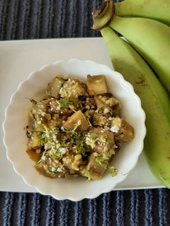 कच्च्या केळ्याची भाजी (kacchya kelyachi bhaji recipe in marathi) रेसिपी चे मुख्य फोटो
