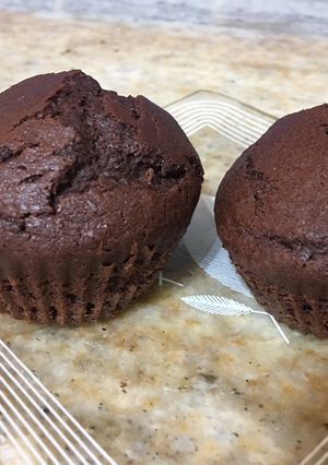 Una foto de Muffins de chocolate con polvo de postre