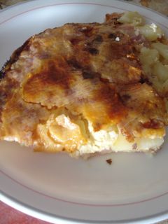 Una foto de Pastel de patata, bacon y queso gratinado