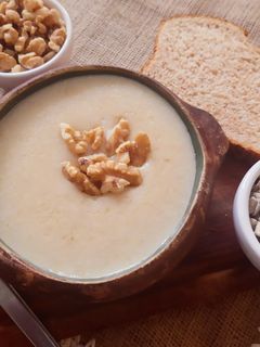 Una foto de Sopa de apio (y nuez) vegana