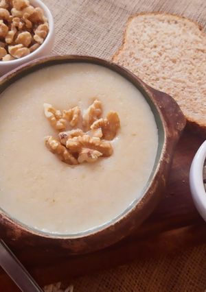 Una foto de Sopa de apio (y nuez) vegana
