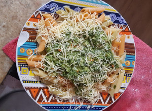 Una foto de Pasta con salsa de espinaca