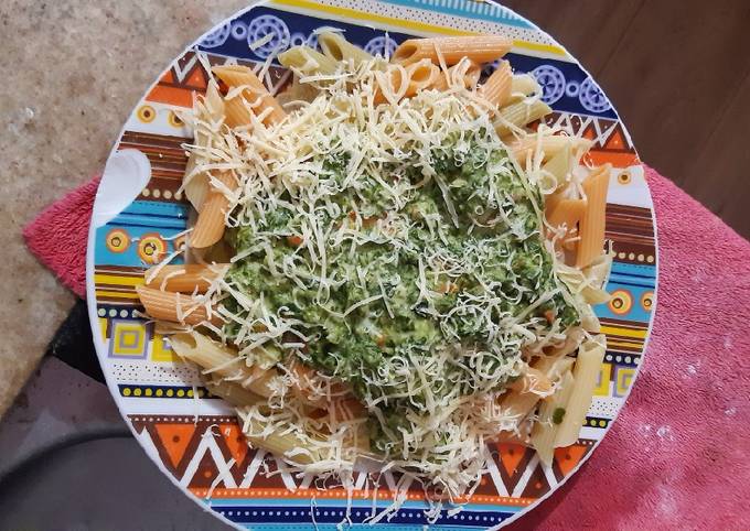 Pasta con salsa de espinaca