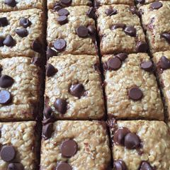 A picture of No Bake Peanut Butter Granola Bars.