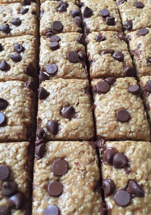 A picture of No Bake Peanut Butter Granola Bars.