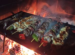 Una foto de Brochetas en la planchetta