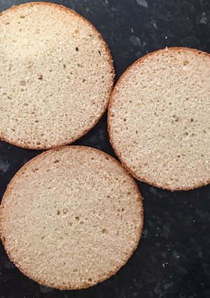 A picture of Eggless Cake for icing.