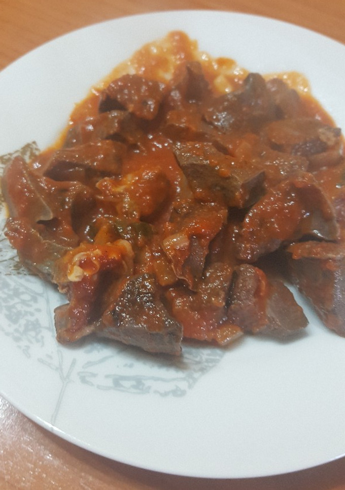 Una foto de Sadura con tomate