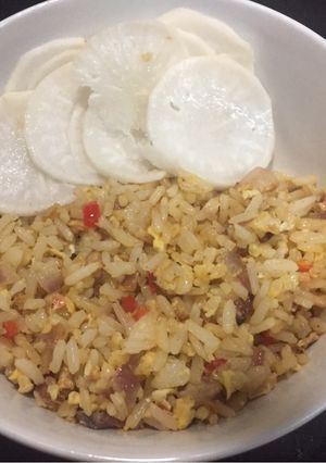 Una foto de Arroz Frito de Huevo y Atún, Nabo dulce