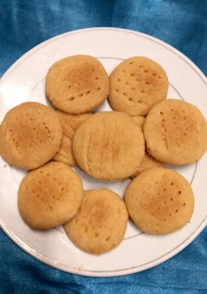 A picture of Biscuits with custard flavour 🫓 🫓 diet biscuits.