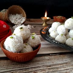 A picture of Coconut Ladoo.