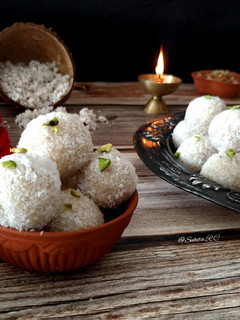 A picture of Coconut Ladoo.