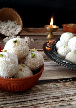 A picture of Coconut Ladoo.