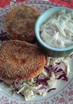 A picture of Red Bell Pepper and Chickpea Burgers...🥰🥰 #vegan.