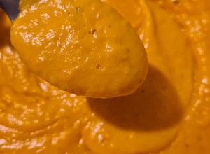 Una foto de Sopa crema de calabaza en cacerola