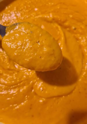 Una foto de Sopa crema de calabaza en cacerola