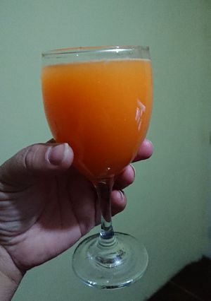 Una foto de Jugo natural de mandarina y zanahoria 🍊 🥕