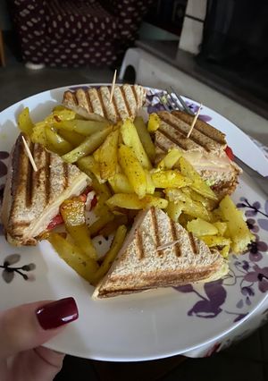 Φωτογραφία της συνταγής Club sandwich με πατάτες σαν του air fryer 🥪🍟