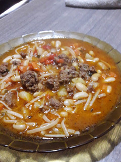 Una foto de Guiso de carne picada con porotos manteca y fideos