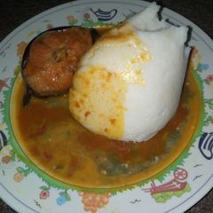 A picture of Tuwon shinkafa gbegiri okro n stew with cat fish.