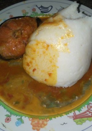 A picture of Tuwon shinkafa gbegiri okro n stew with cat fish.