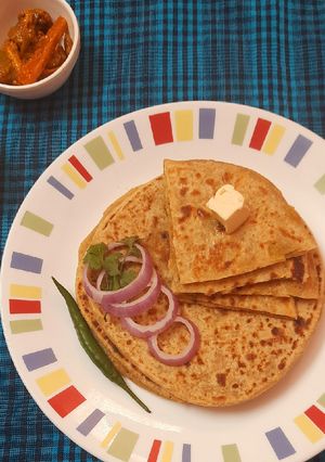 आलू पराठा(aloo paratha recipe in hindi) रेसिपी मुख्य फोटो