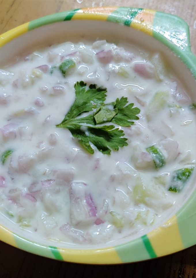 வெள்ளரிக்காய் வெங்காய தயிர் பச்சடி செய்முறை முக்கிய புகைப்படம்