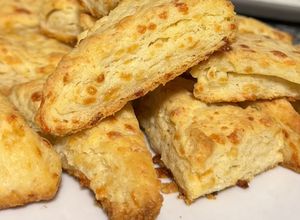 Una foto de Scones de queso