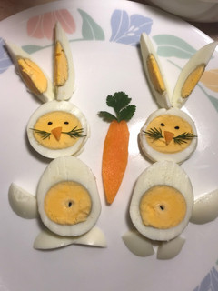 عکسی از دستور تزیین تخم مرغ کودکانه🥚🐰🥕