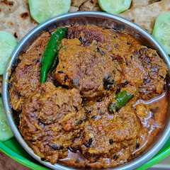 A picture of Moli ke kofte/Moli kofta Curry.