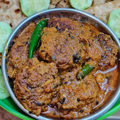 A picture of Moli ke kofte/Moli kofta Curry.