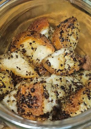 Una foto de Picatostes caseros con cebolla molida