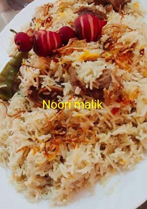 A picture of Beef yakhnipulao.