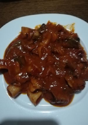 Una foto de Calamares con tomate