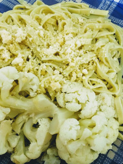 Una foto de Fideos y coliflor